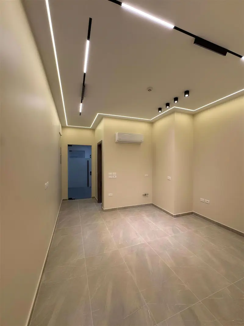 Lake Town — 82 m² finished office unit